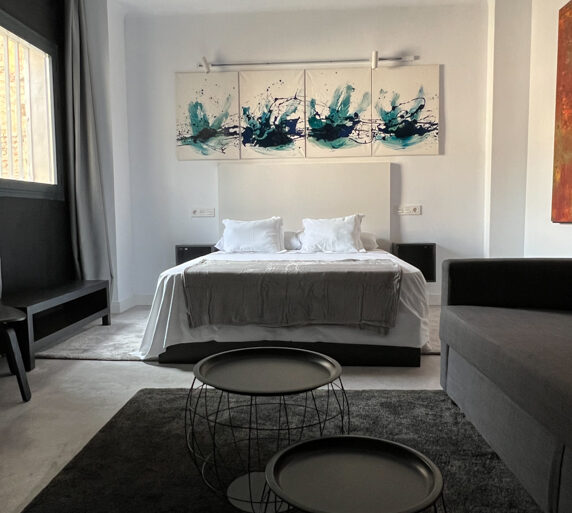 El apartamento Domus incluye dormitorio y sofá